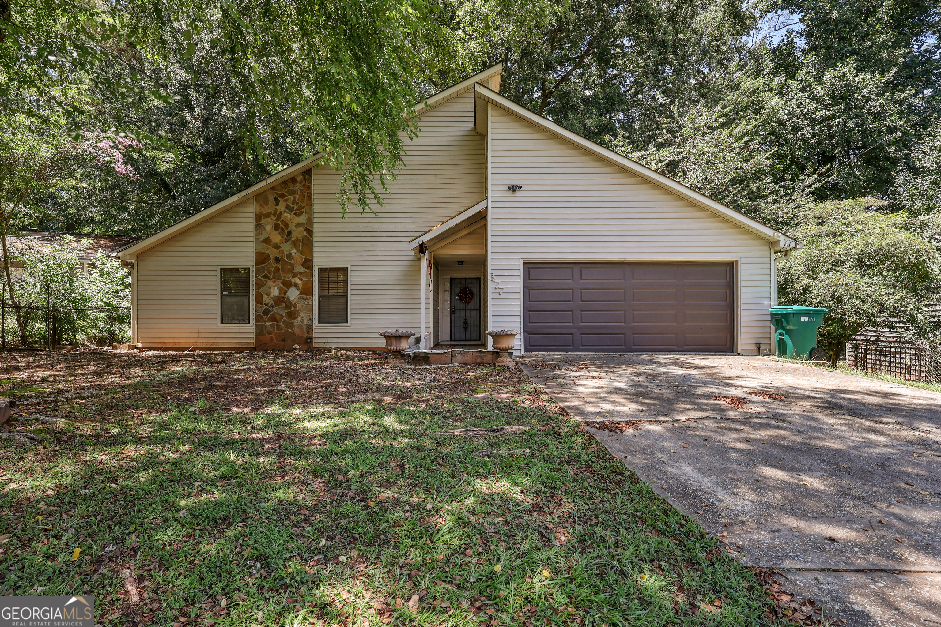 377 Sir William Court Property Photo 1