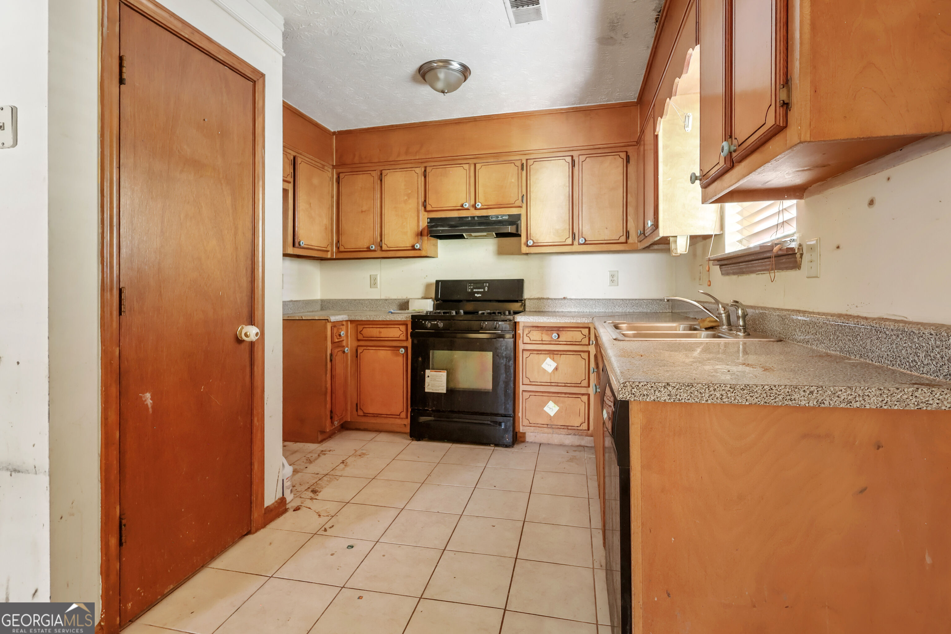 377 Sir William Court Property Photo 6