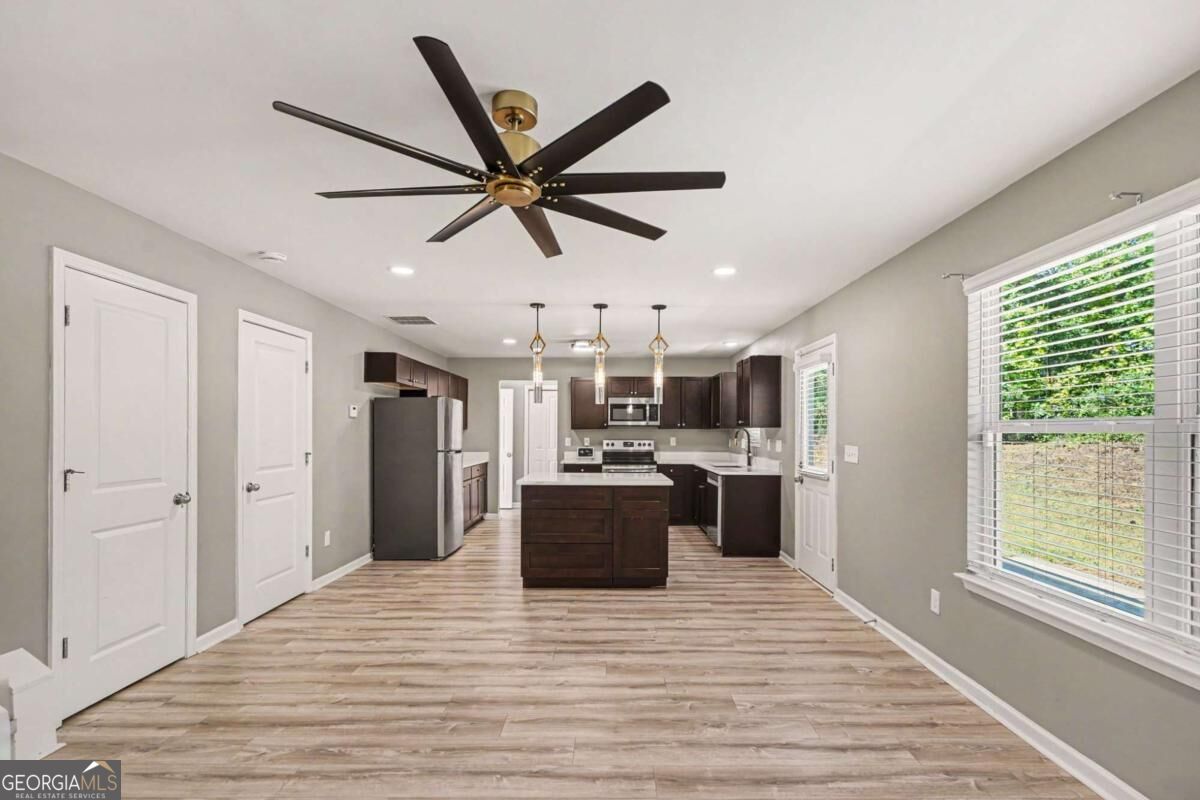 1128 Oak Hollow Lane Property Photo 4
