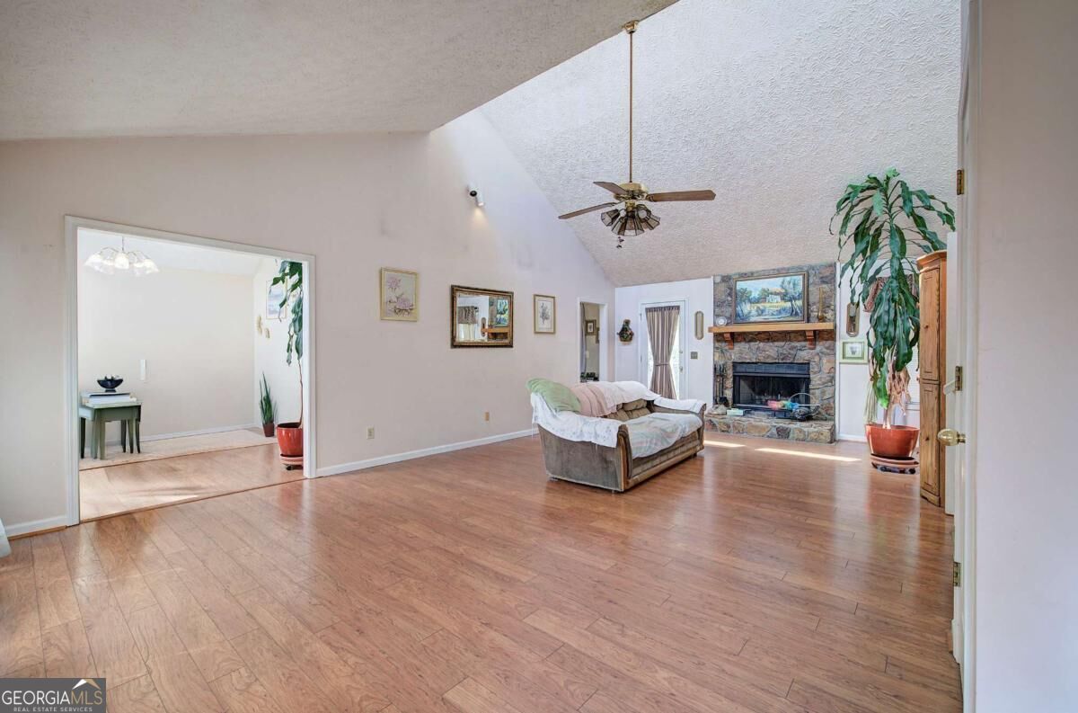 18 Gentry Drive Sw Property Photo 3