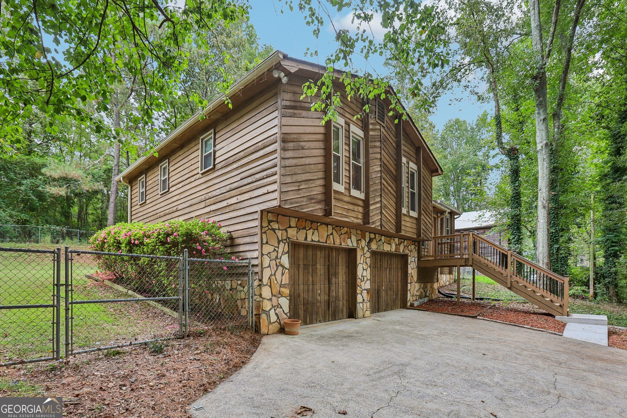 231 Sabrina Court Property Photo 2