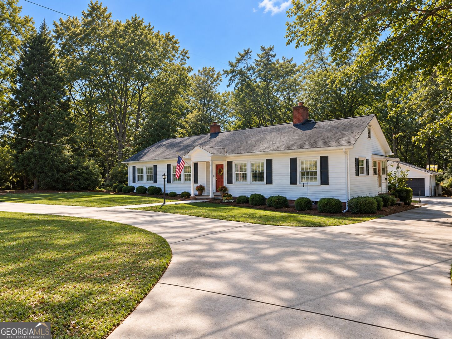 352 S Dugger Avenue Property Photo 2