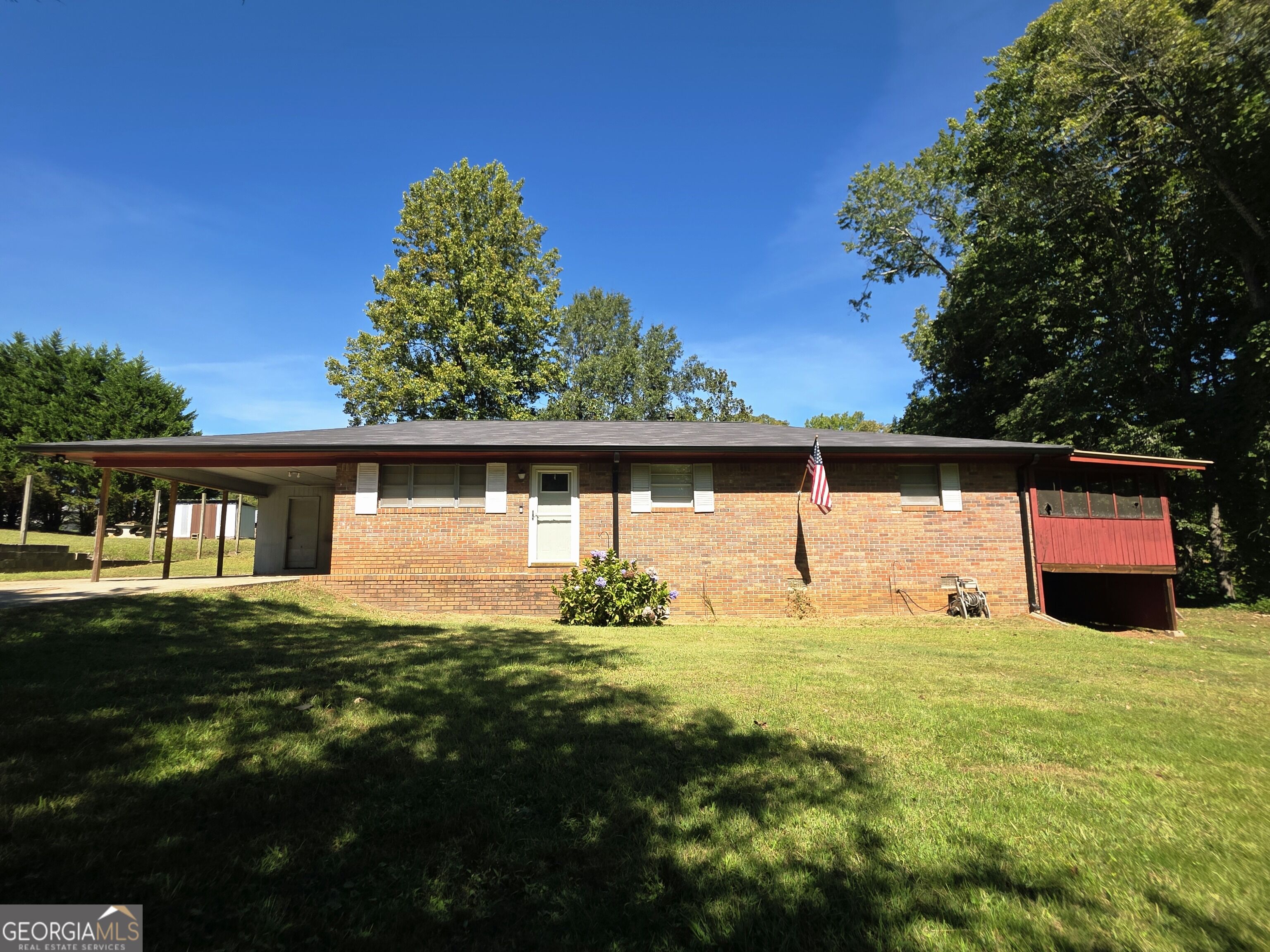 223 Lakeview Drive Property Photo 1