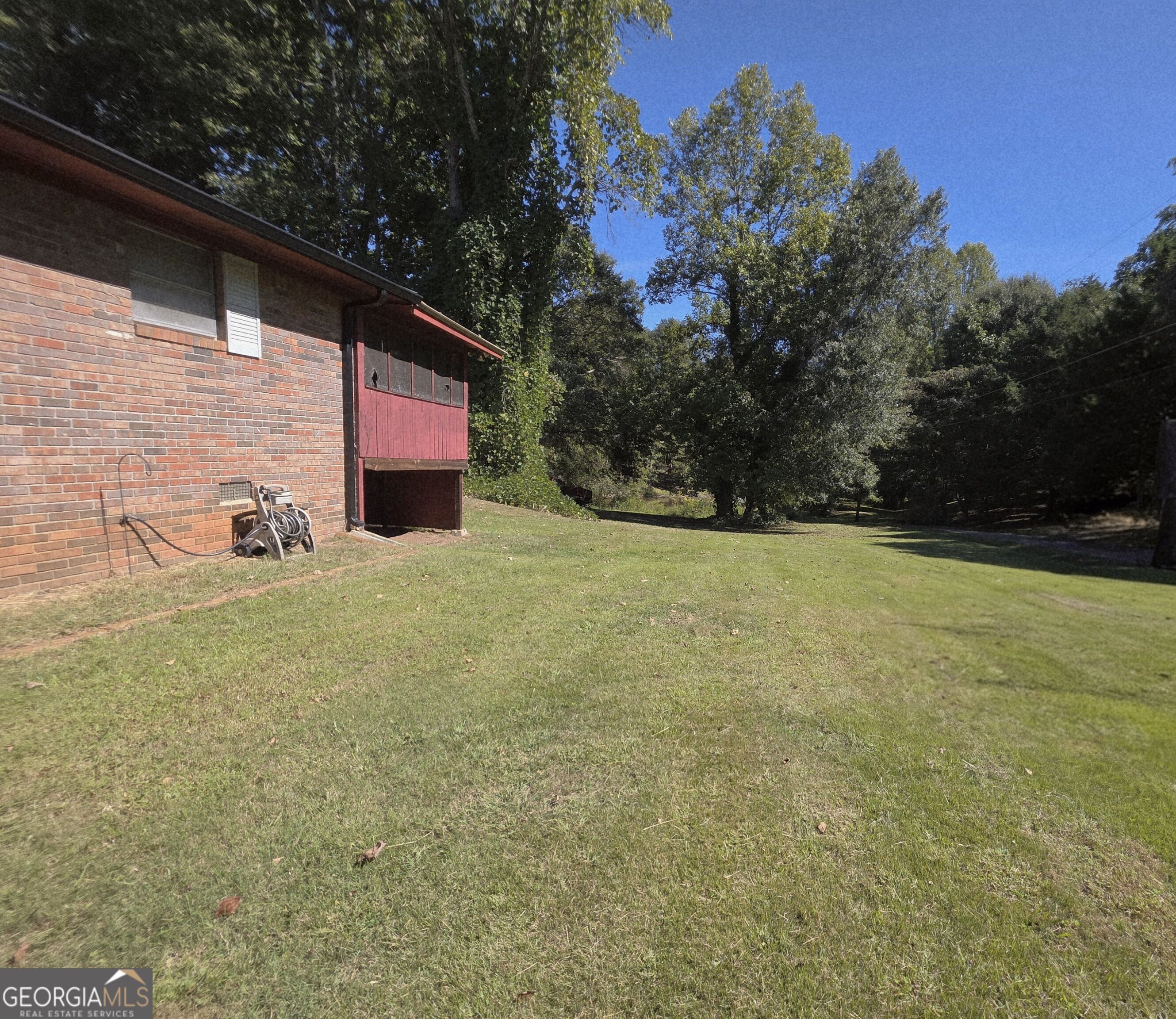 223 Lakeview Drive Property Photo 2