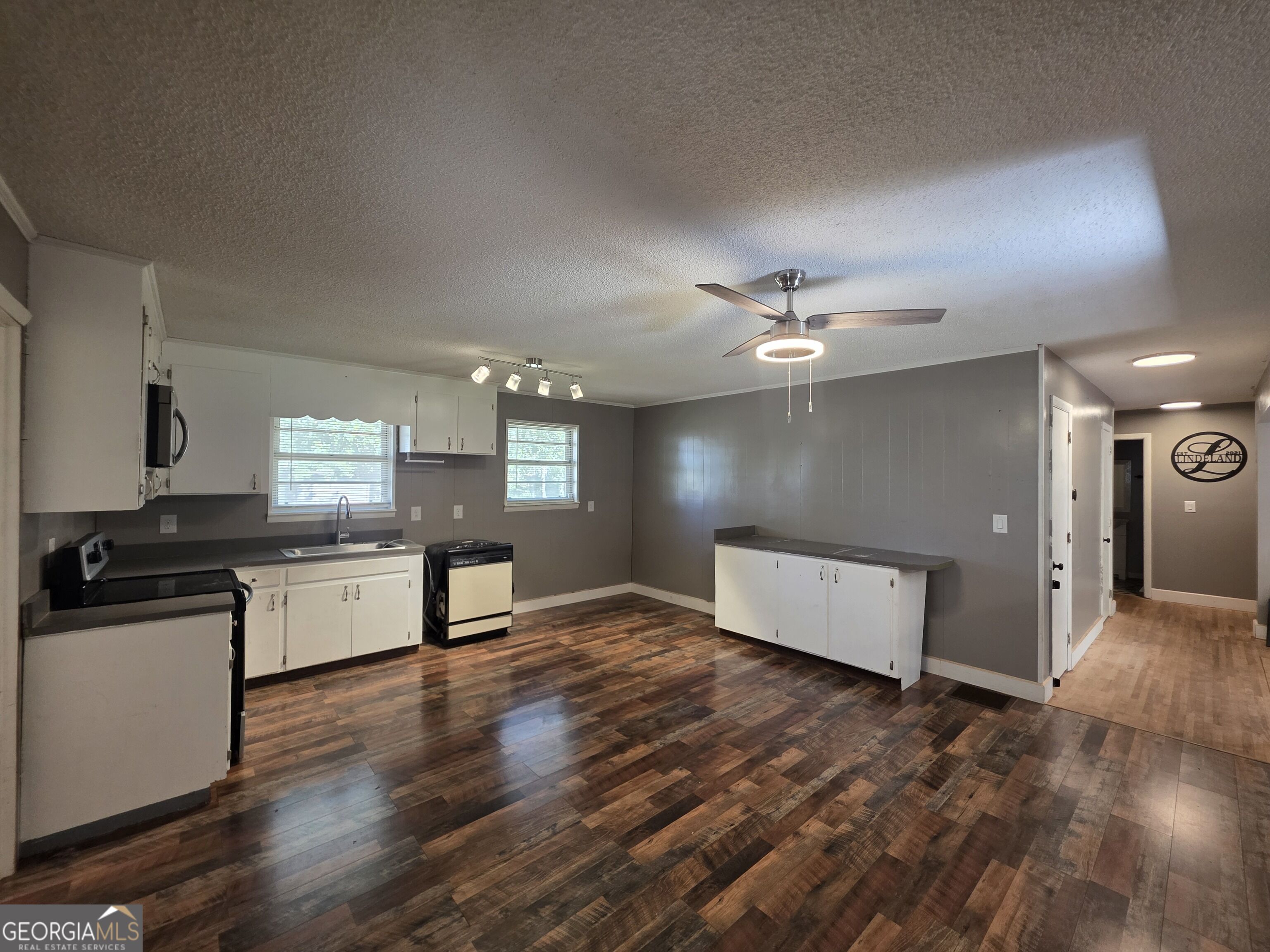 223 Lakeview Drive Property Photo 17
