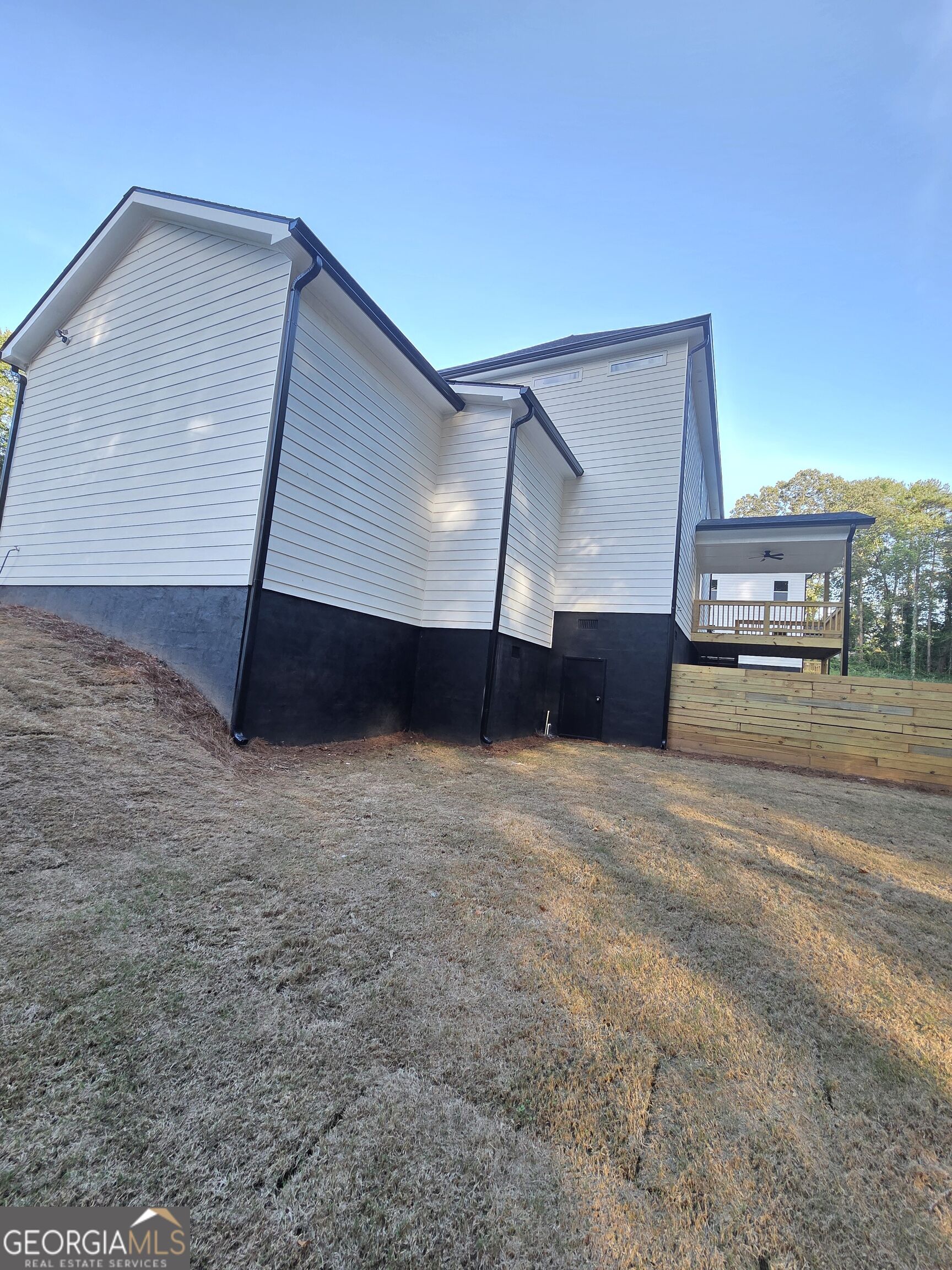 1013 South Gordon Road Property Photo 9