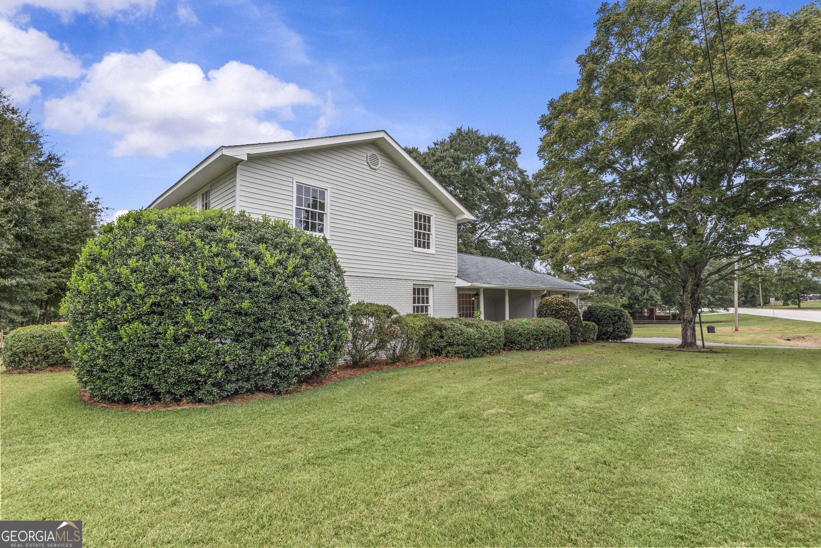 1121 Ward Road Property Photo 3
