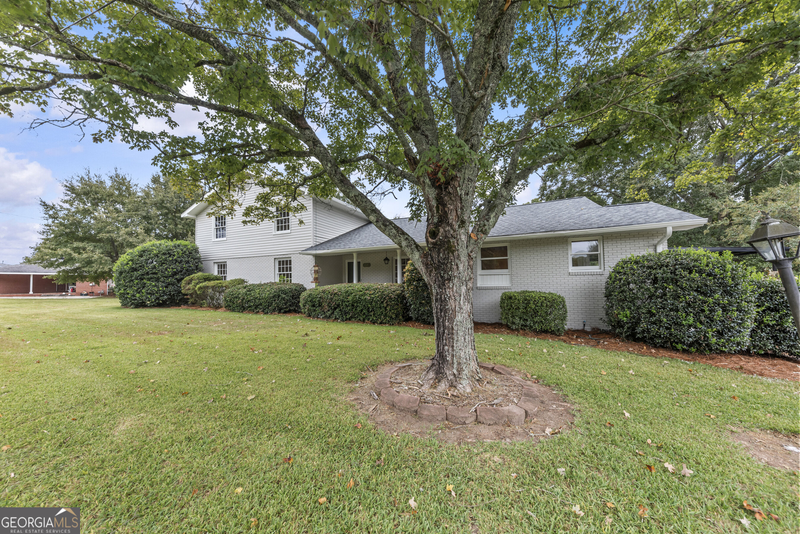 1121 Ward Road Property Photo 4