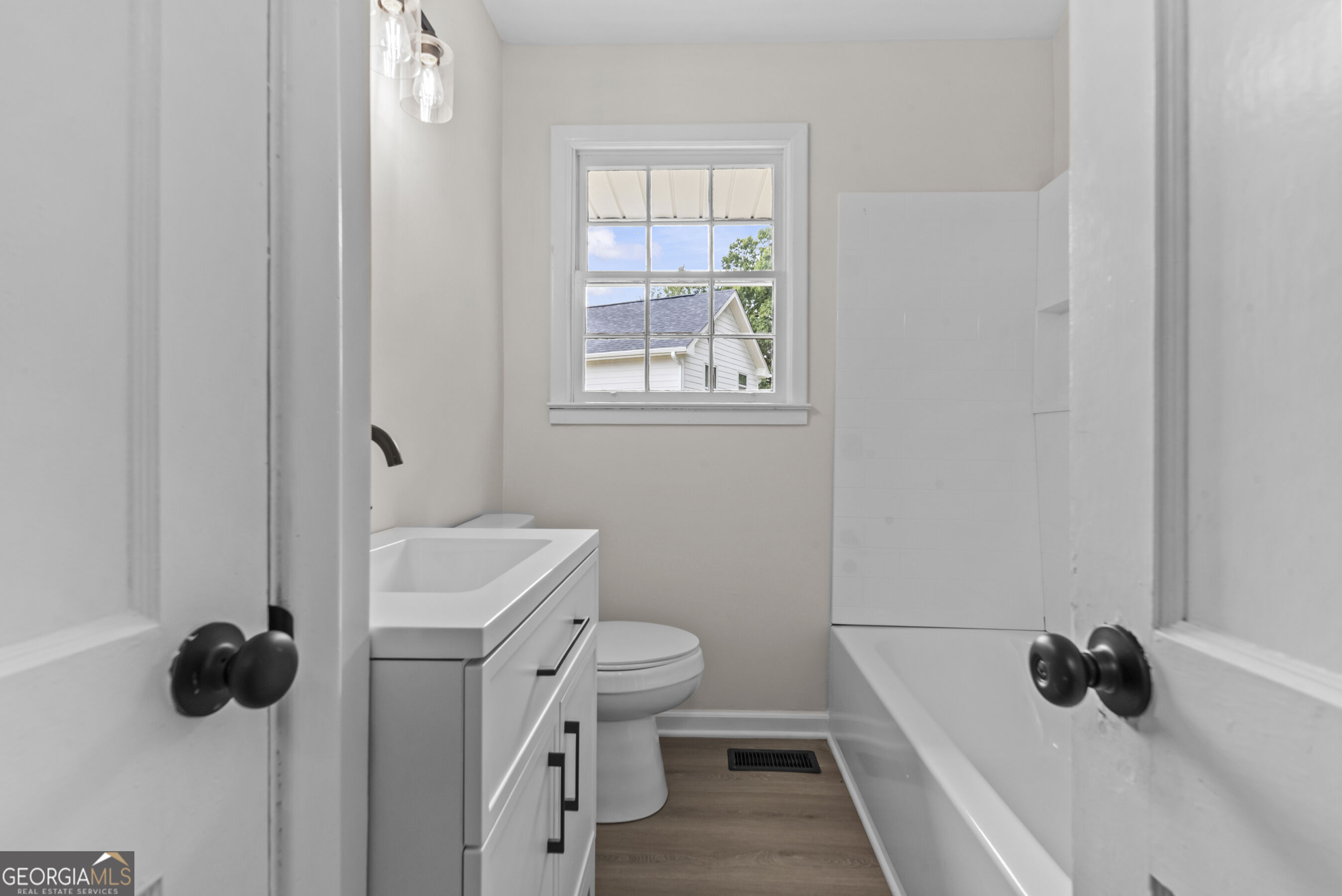 1121 Ward Road Property Photo 11