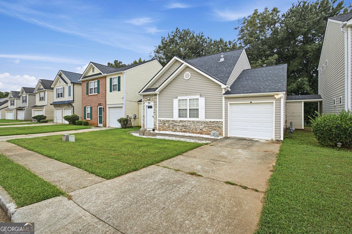 935 Lakeside Circle Property Photo 4