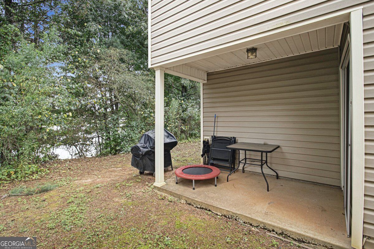 935 Lakeside Circle Property Photo 6