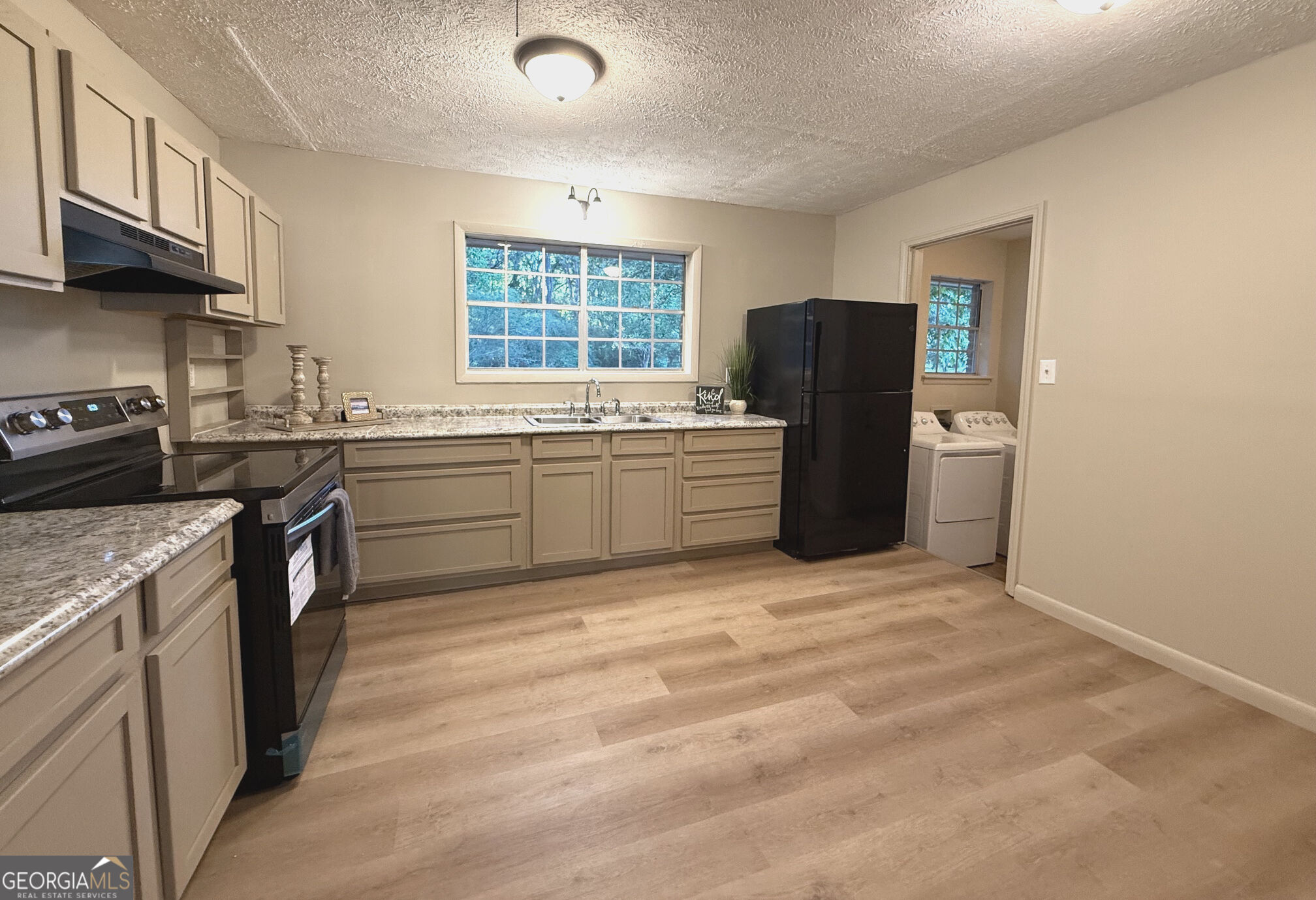 1056 Green Meadow Drive Property Photo 5