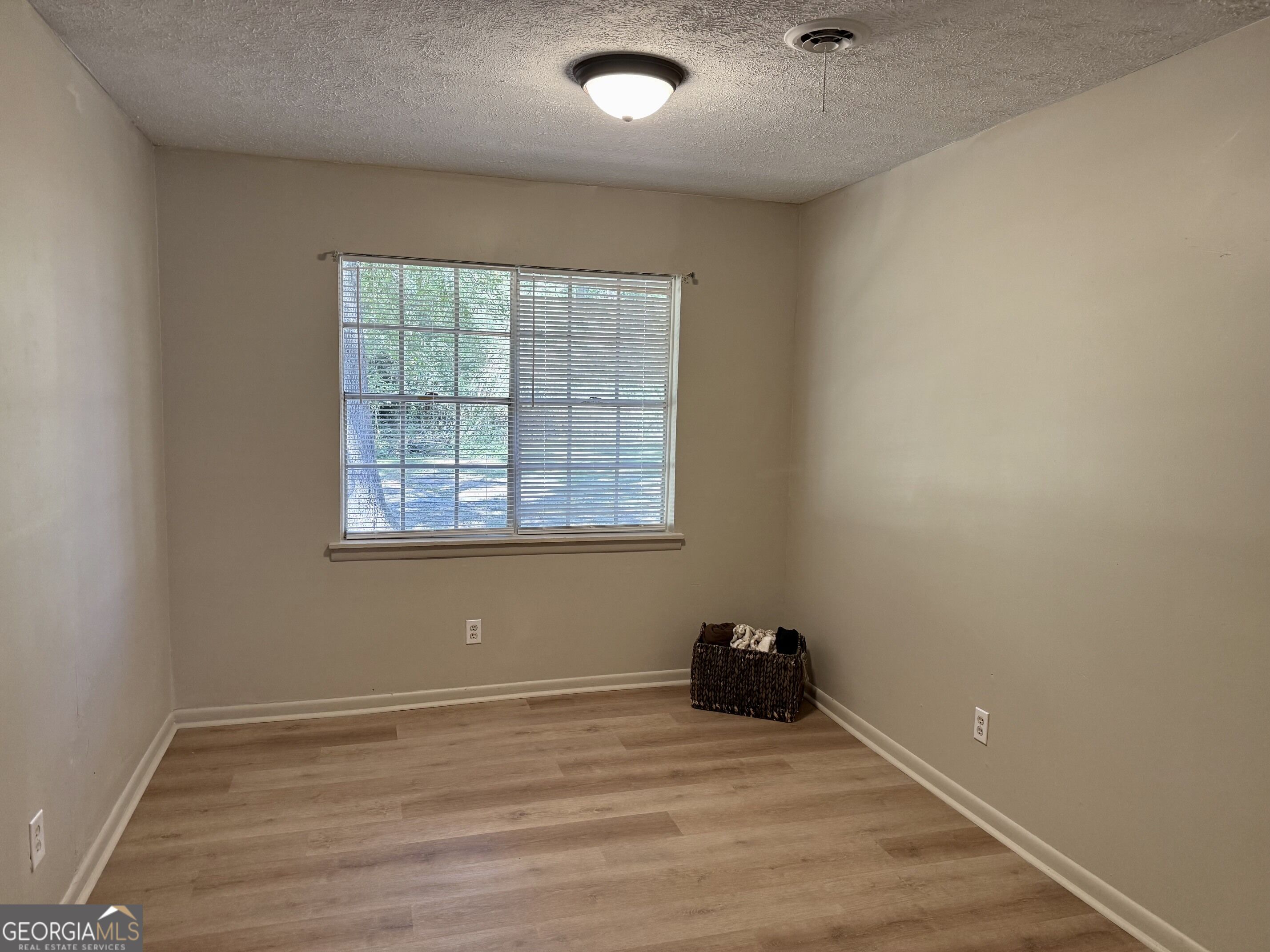 1056 Green Meadow Drive Property Photo 11