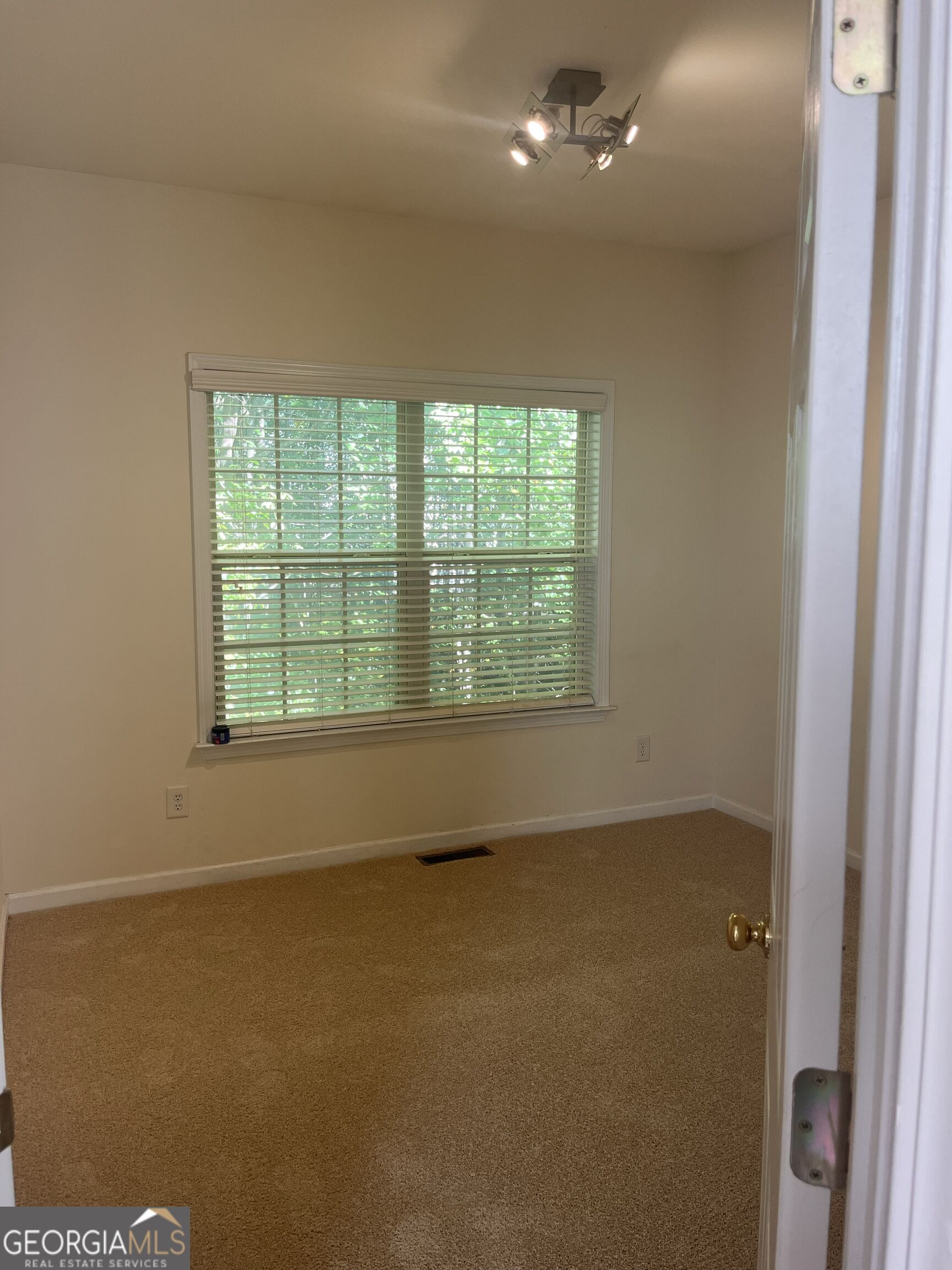 3881 Roxfield Drive Property Photo 11