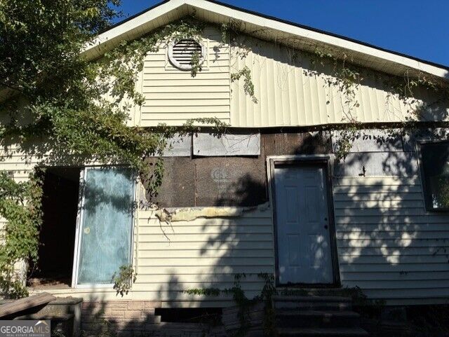 1932 M L King Jr Boulevard Property Photo 4