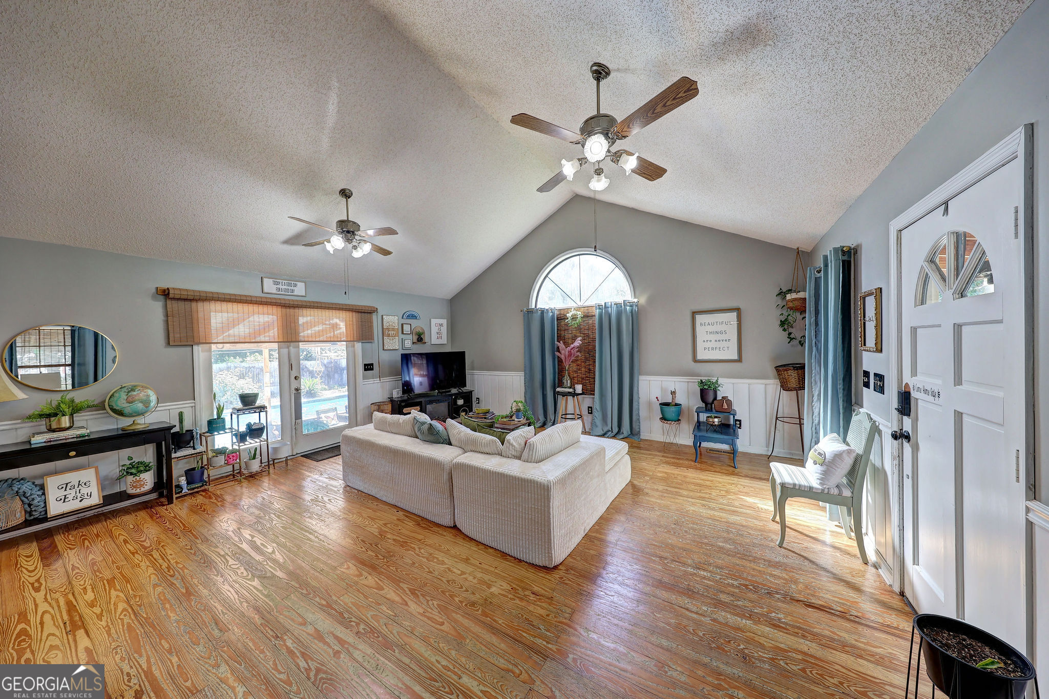 312 Dechene Drive Property Photo 6