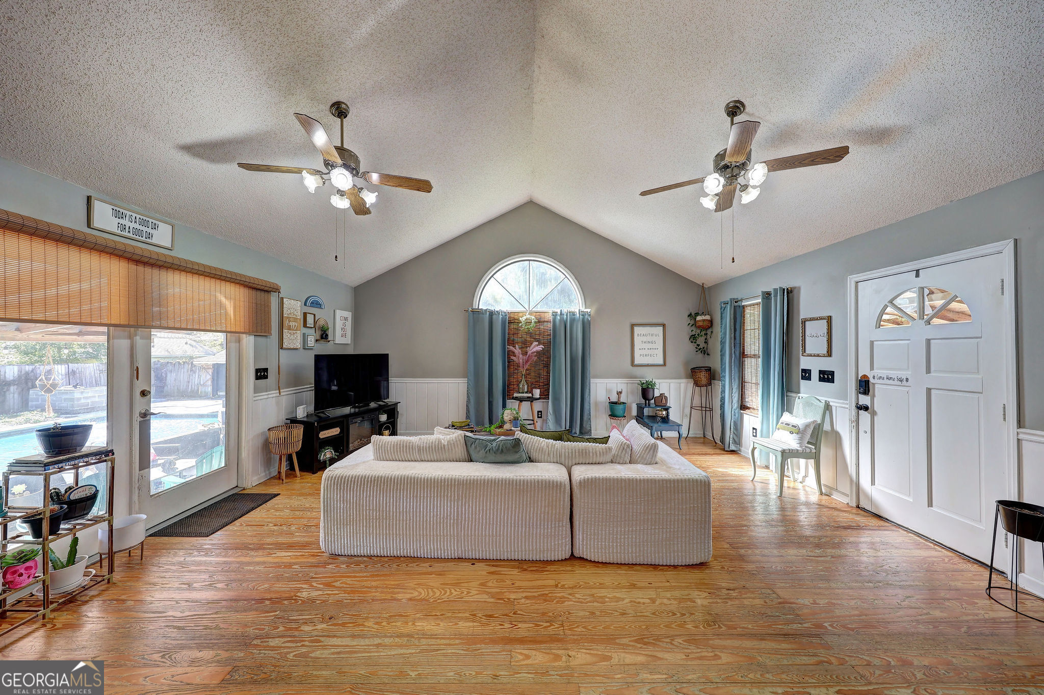 312 Dechene Drive Property Photo 7