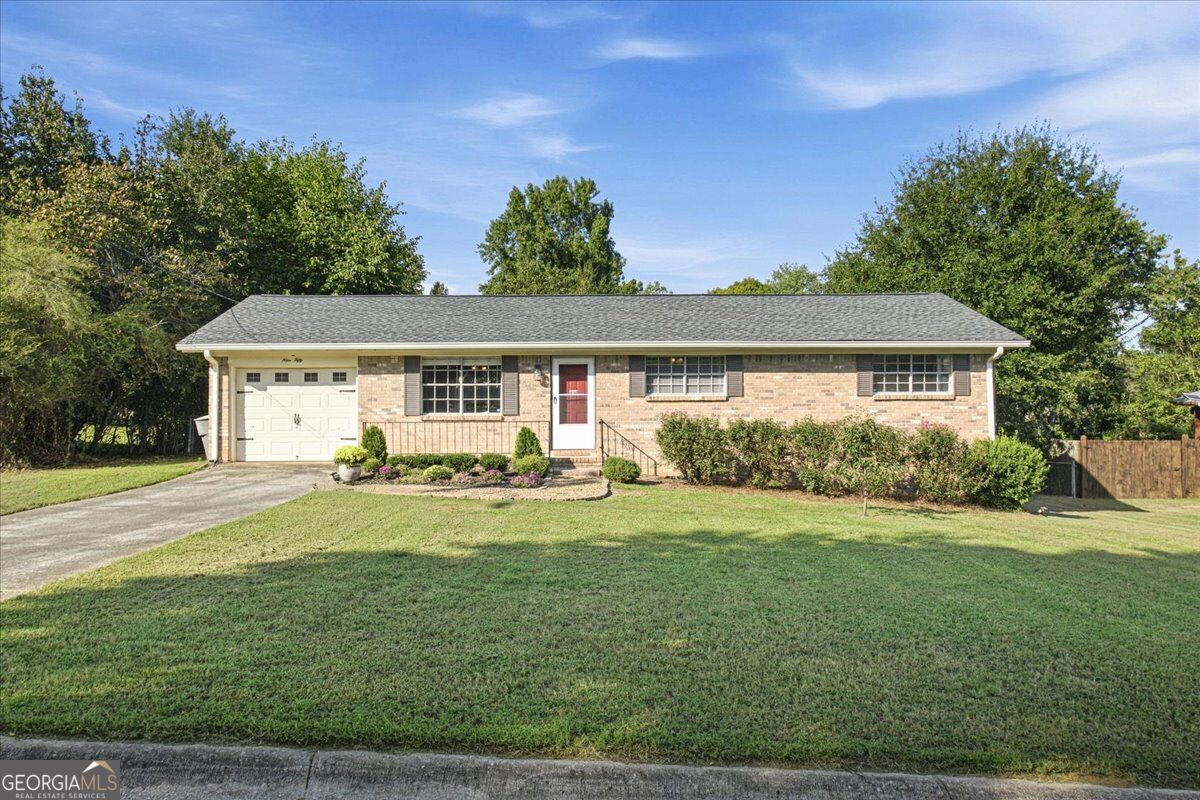 950 Meadowbrook Lane NW Property Photo 1