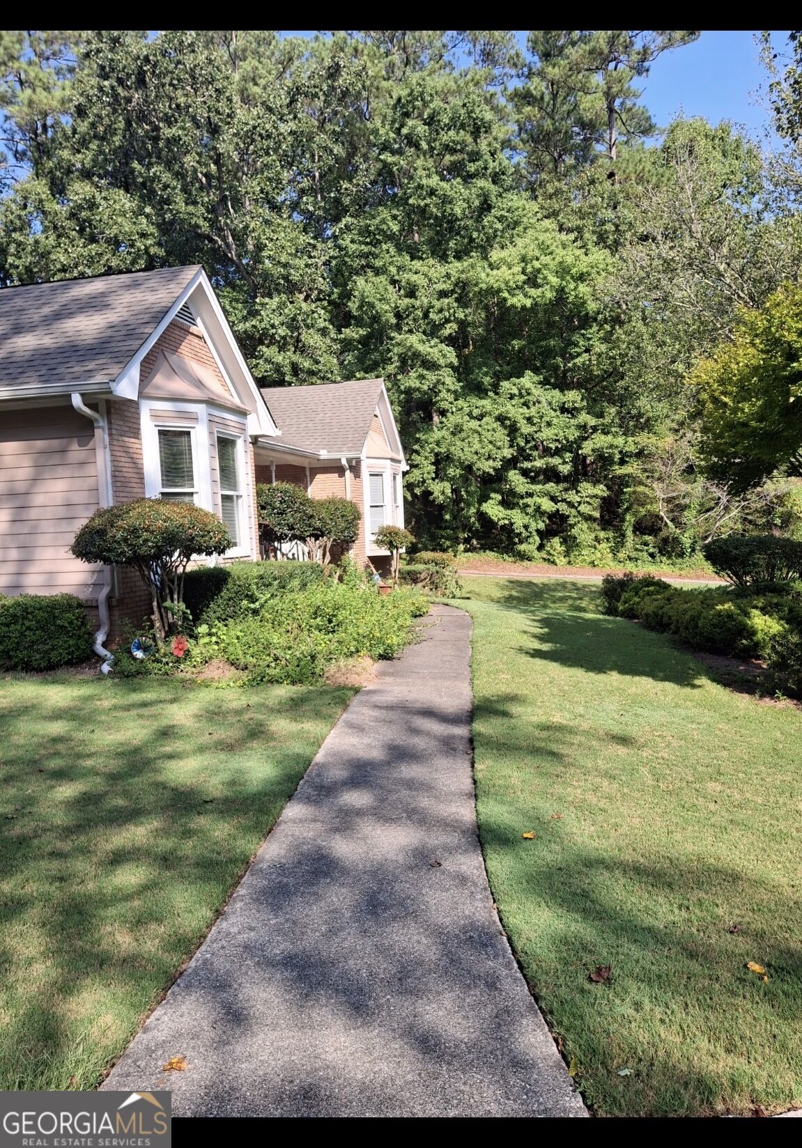 4695 Rutledge Drive Property Photo 3