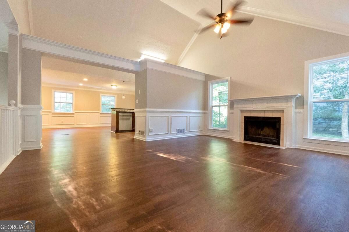 5507 Riverside Drive Property Photo 2