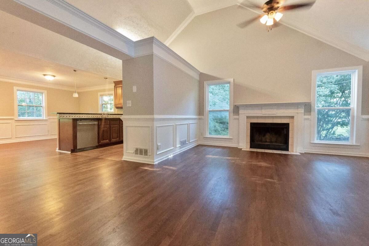 5507 Riverside Drive Property Photo 3