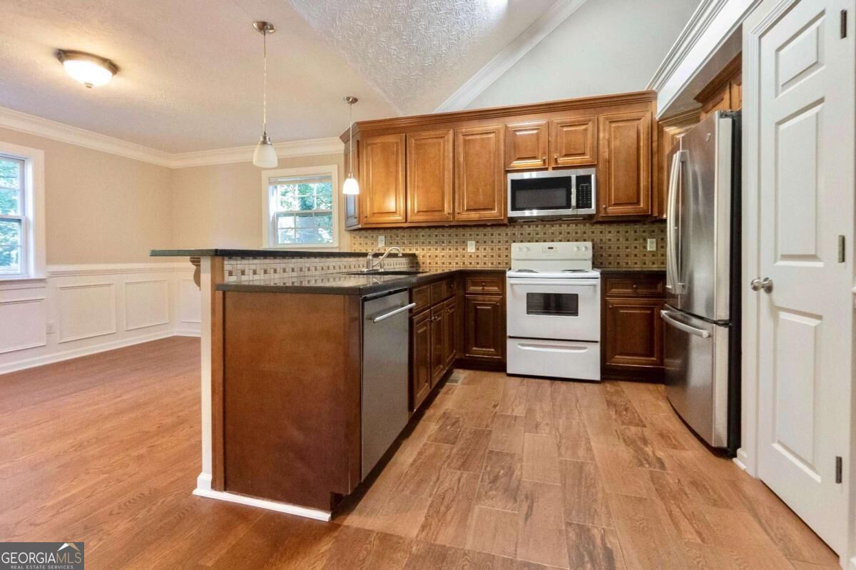 5507 Riverside Drive Property Photo 4