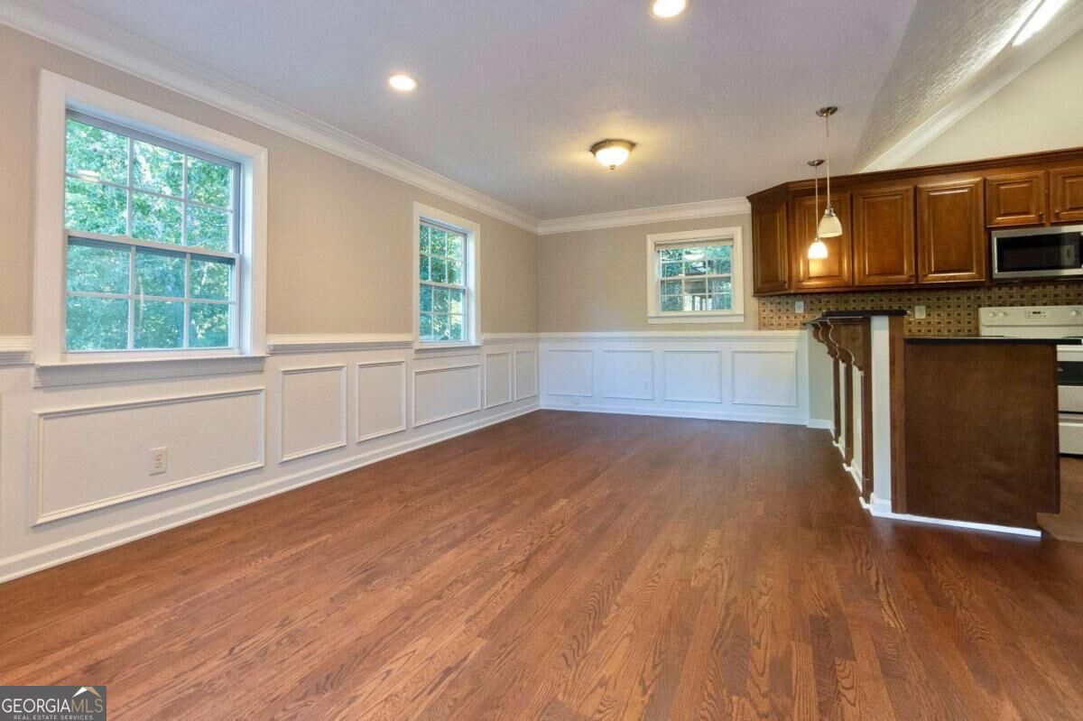 5507 Riverside Drive Property Photo 7