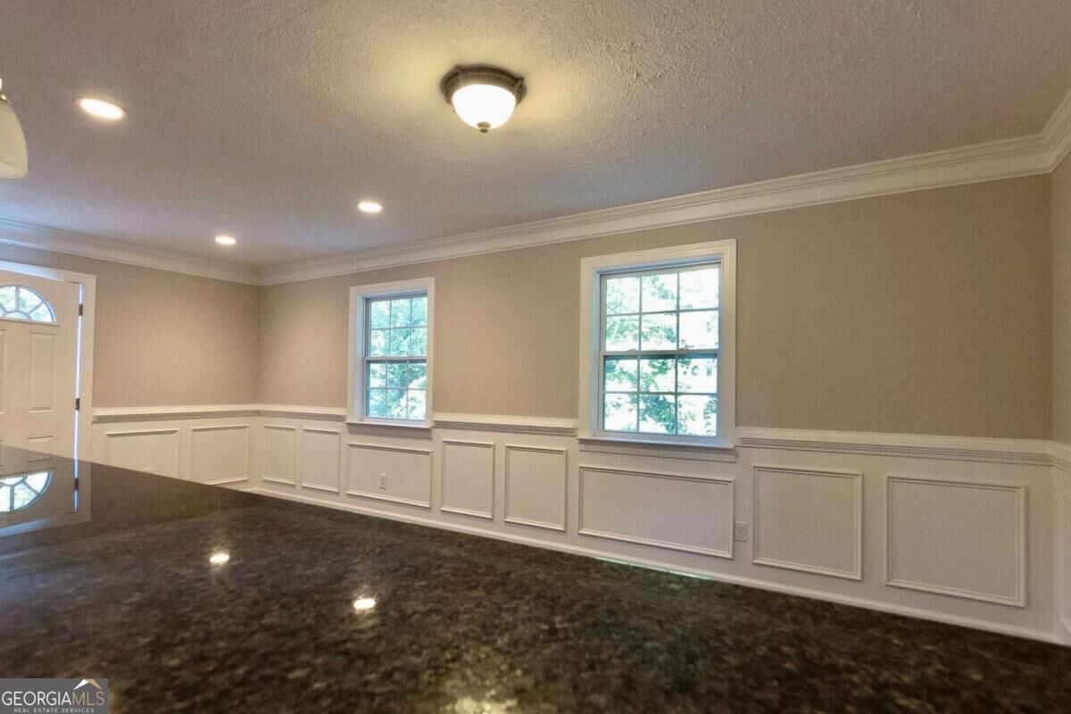 5507 Riverside Drive Property Photo 8