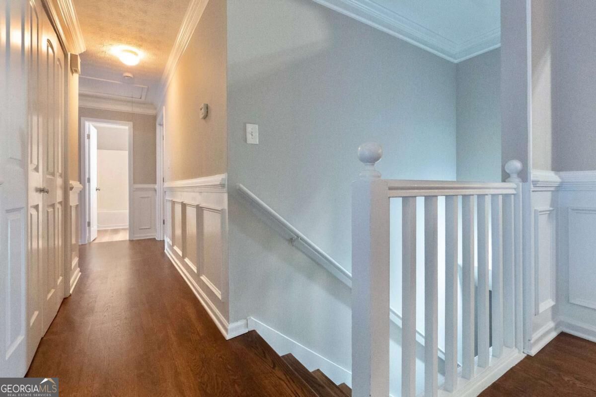 5507 Riverside Drive Property Photo 9