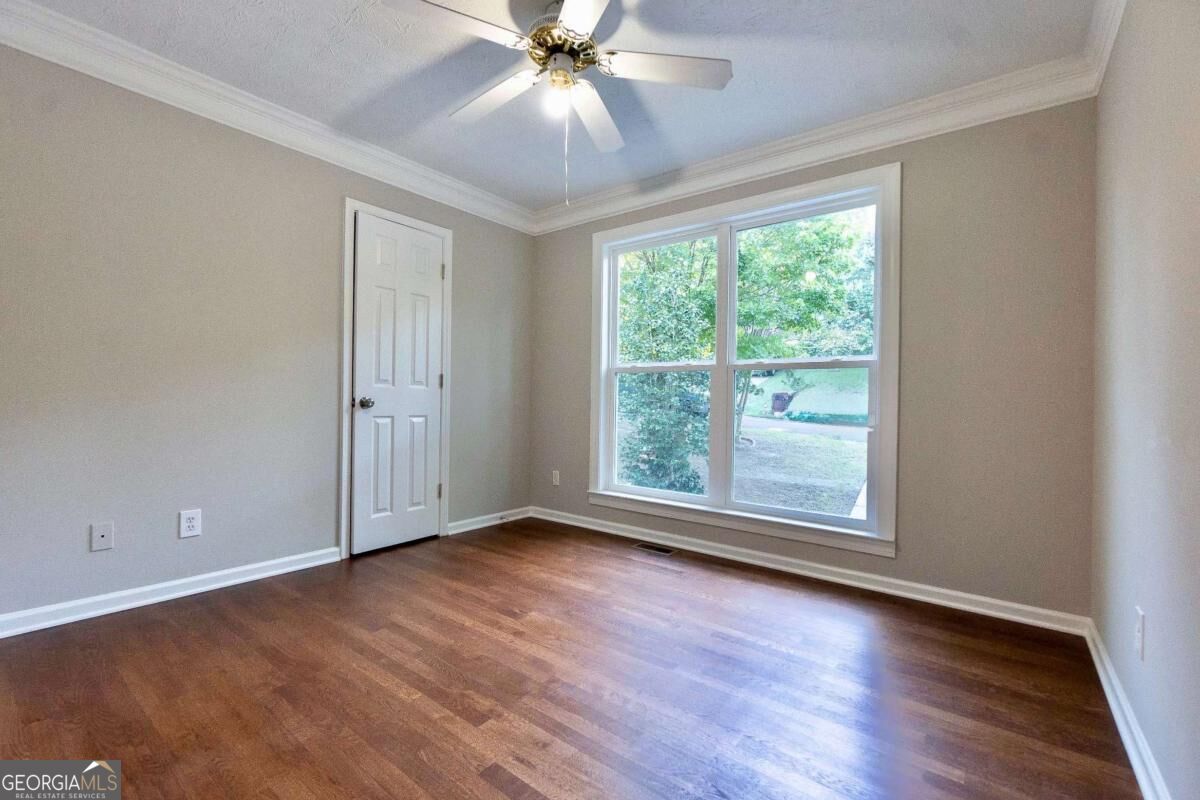 5507 Riverside Drive Property Photo 10
