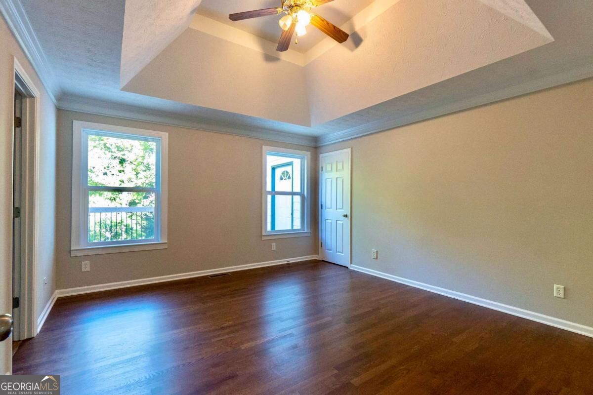 5507 Riverside Drive Property Photo 11