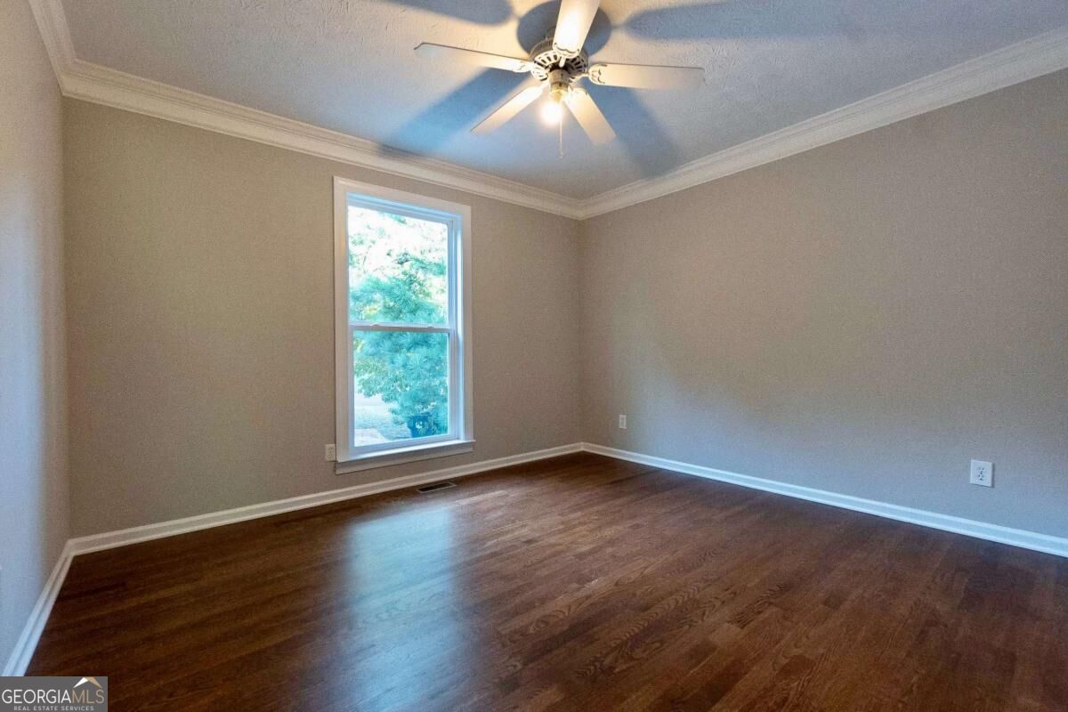 5507 Riverside Drive Property Photo 15