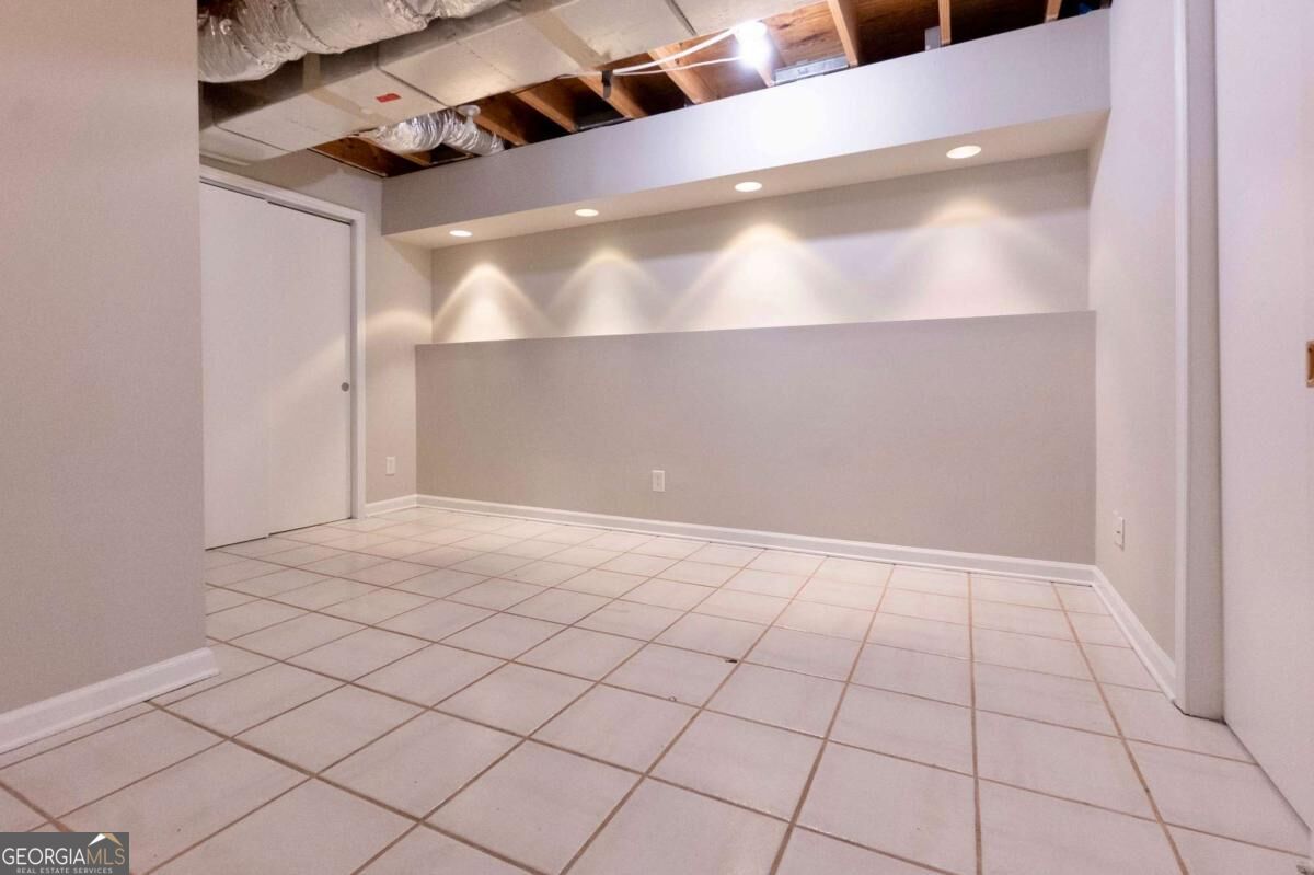 5507 Riverside Drive Property Photo 22