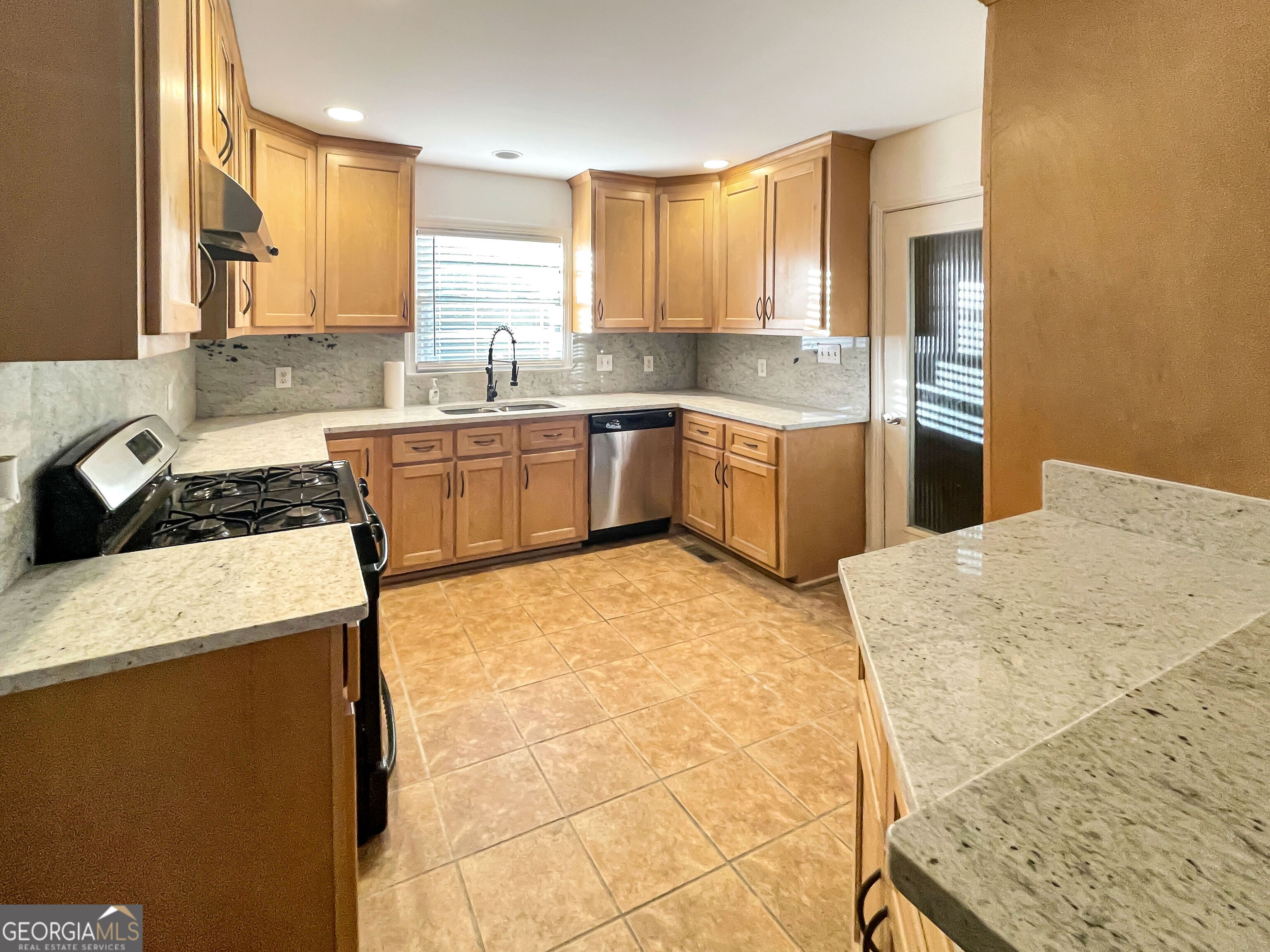 871 Laurelmont Drive Property Photo 3