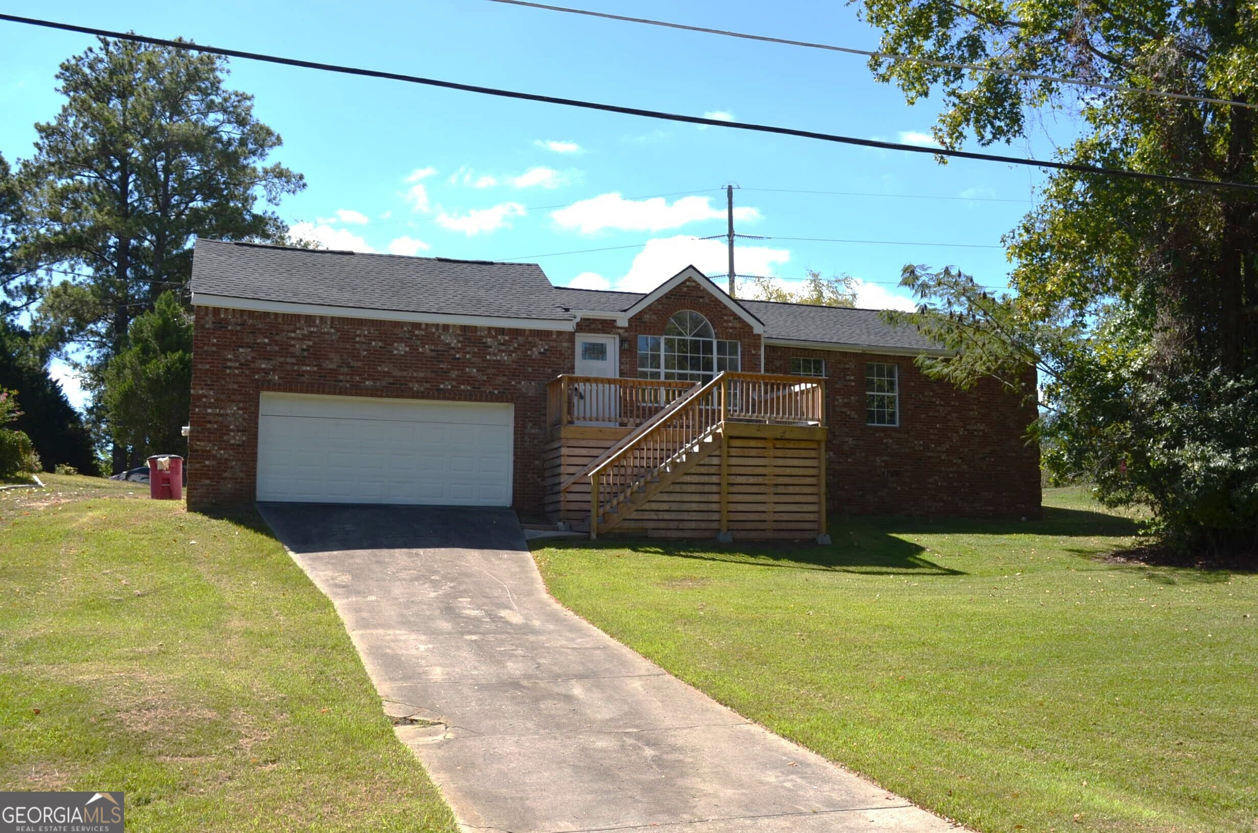 2311 Gwendale Drive E Property Photo 1