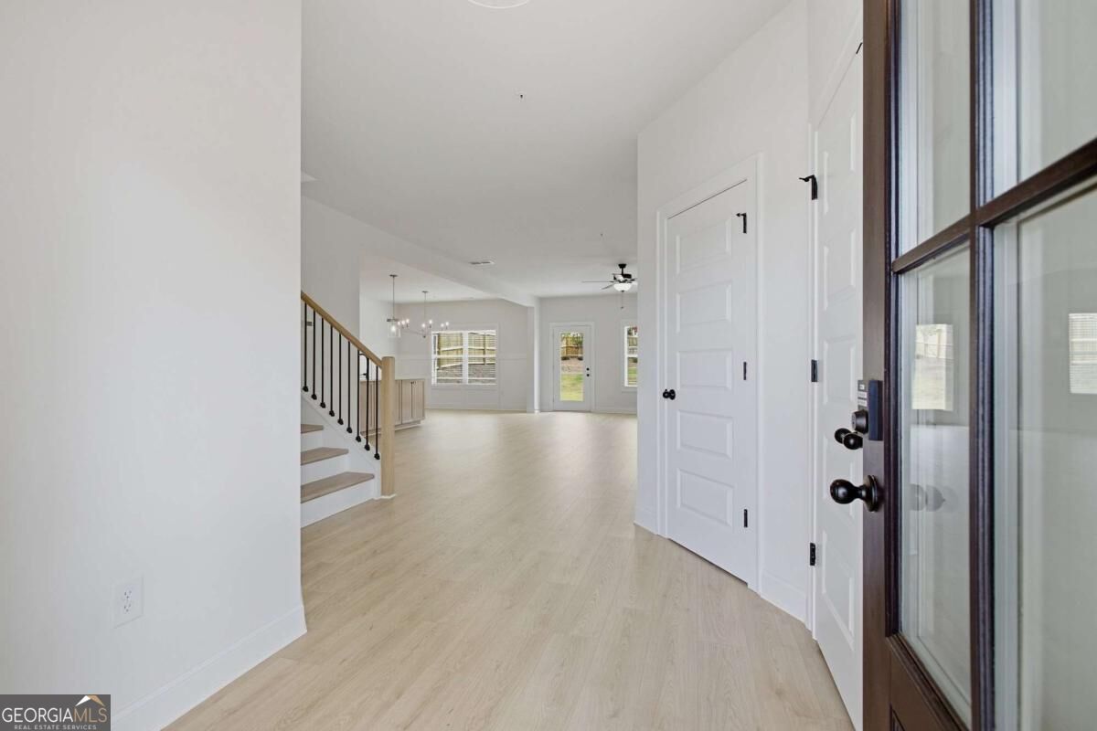 35 Aviation Road Se Property Photo 6