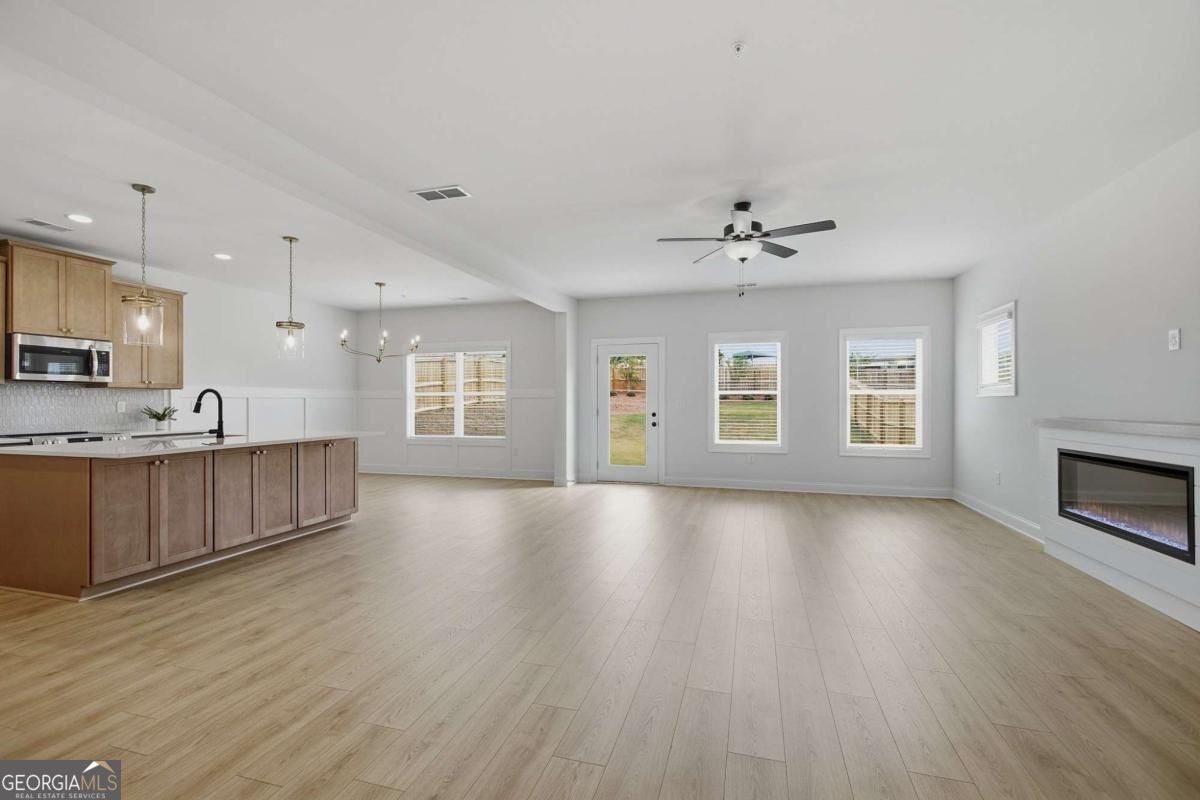 35 Aviation Road Se Property Photo 9