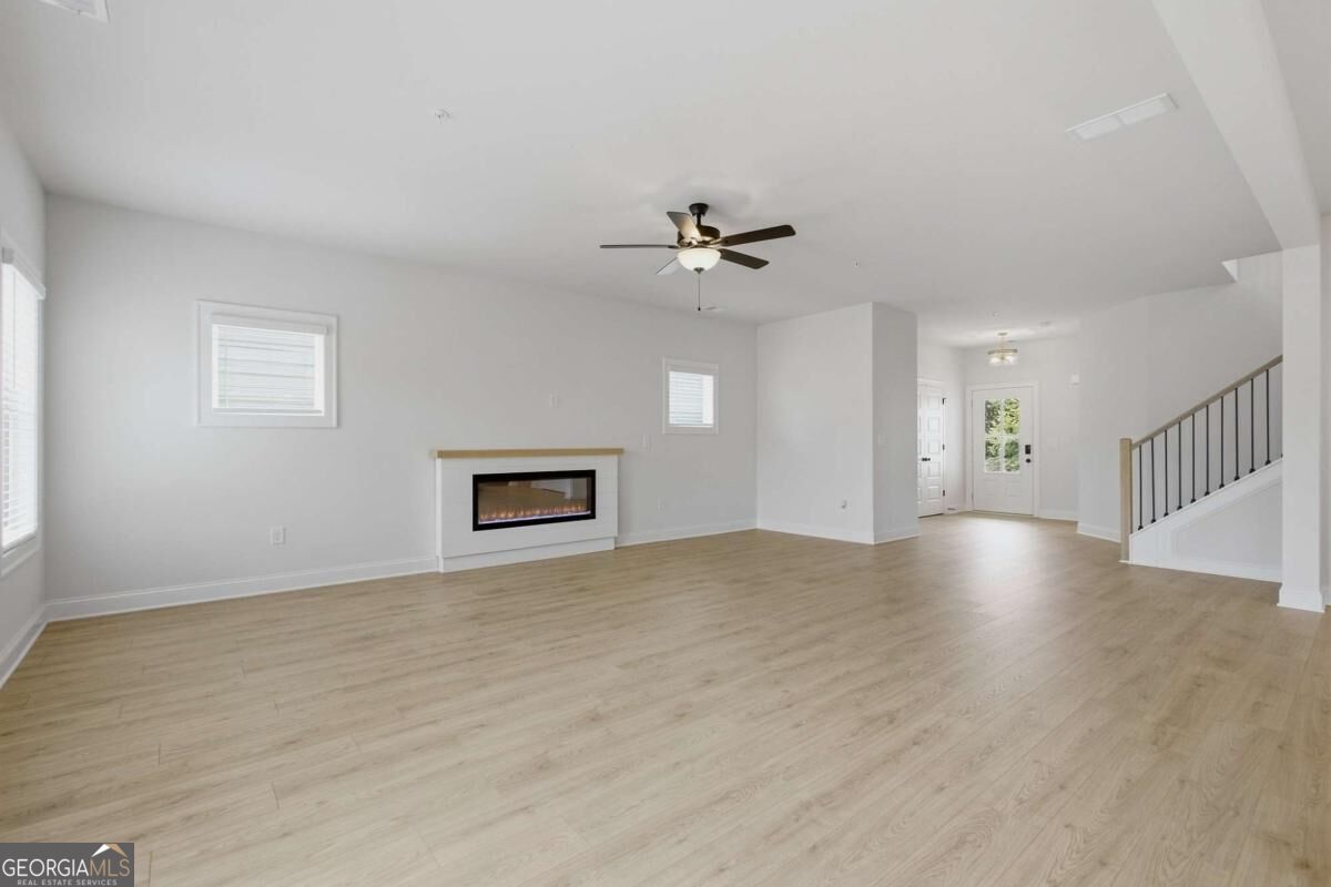 35 Aviation Road Se Property Photo 11