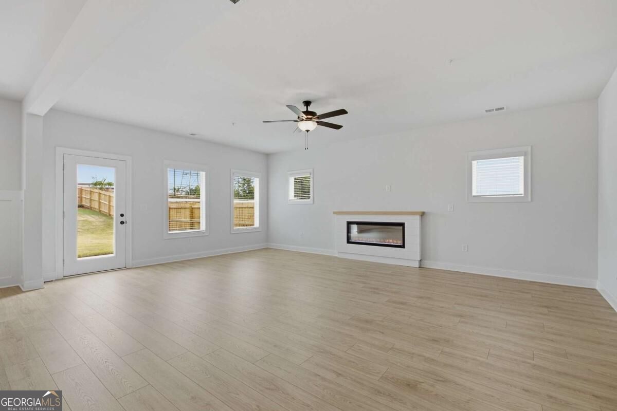 35 Aviation Road Se Property Photo 12