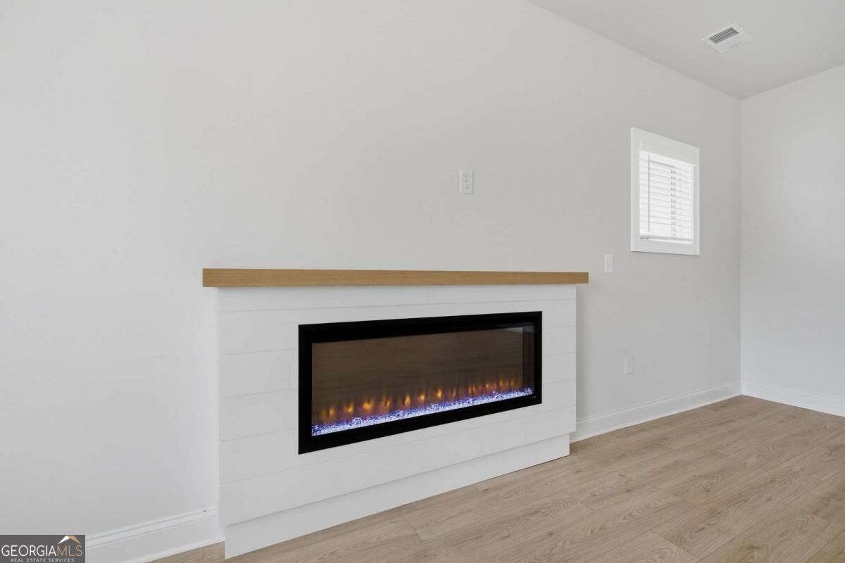 35 Aviation Road Se Property Photo 13
