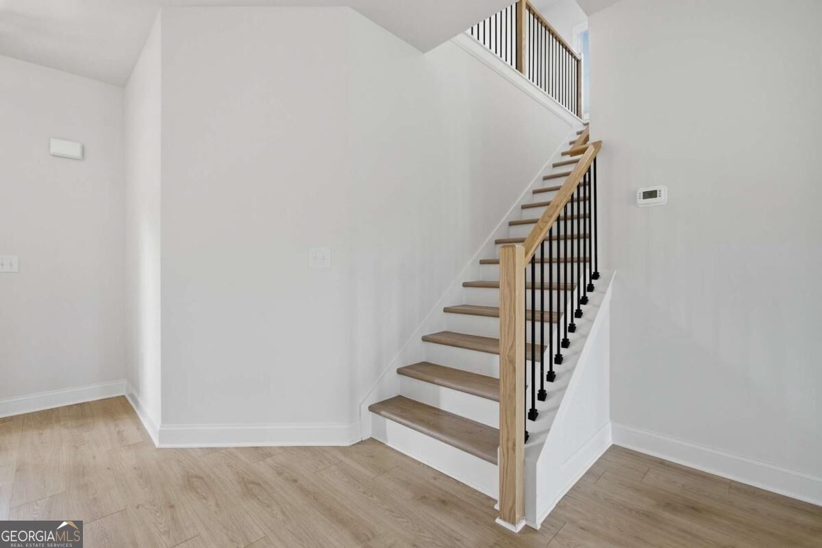 35 Aviation Road Se Property Photo 24