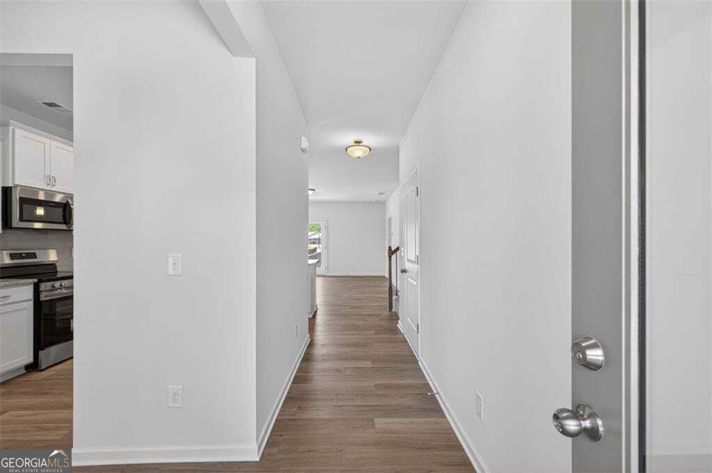 709 Sinclair Lane Property Photo 2