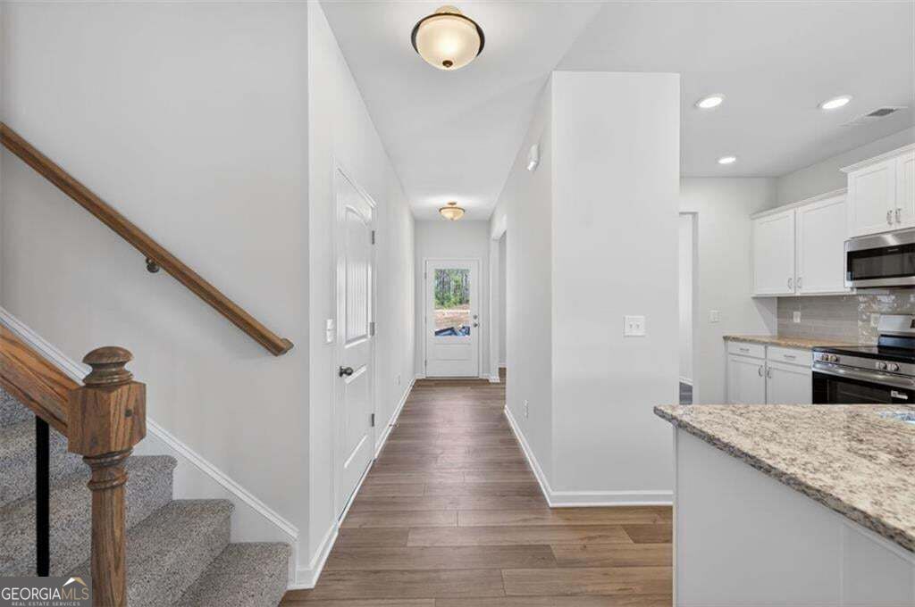 709 Sinclair Lane Property Photo 8