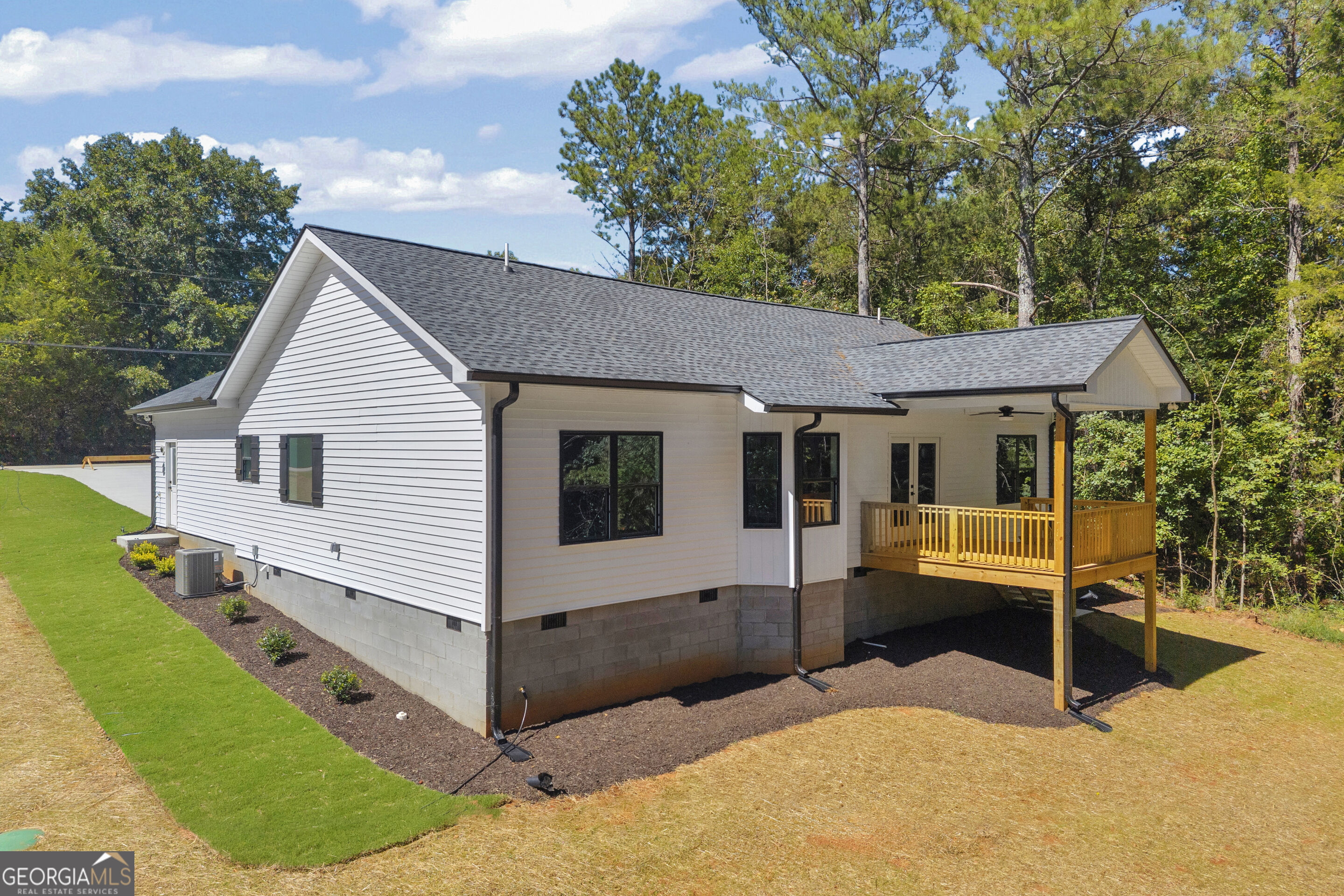 64 Harbor Heights Circle Property Photo 2