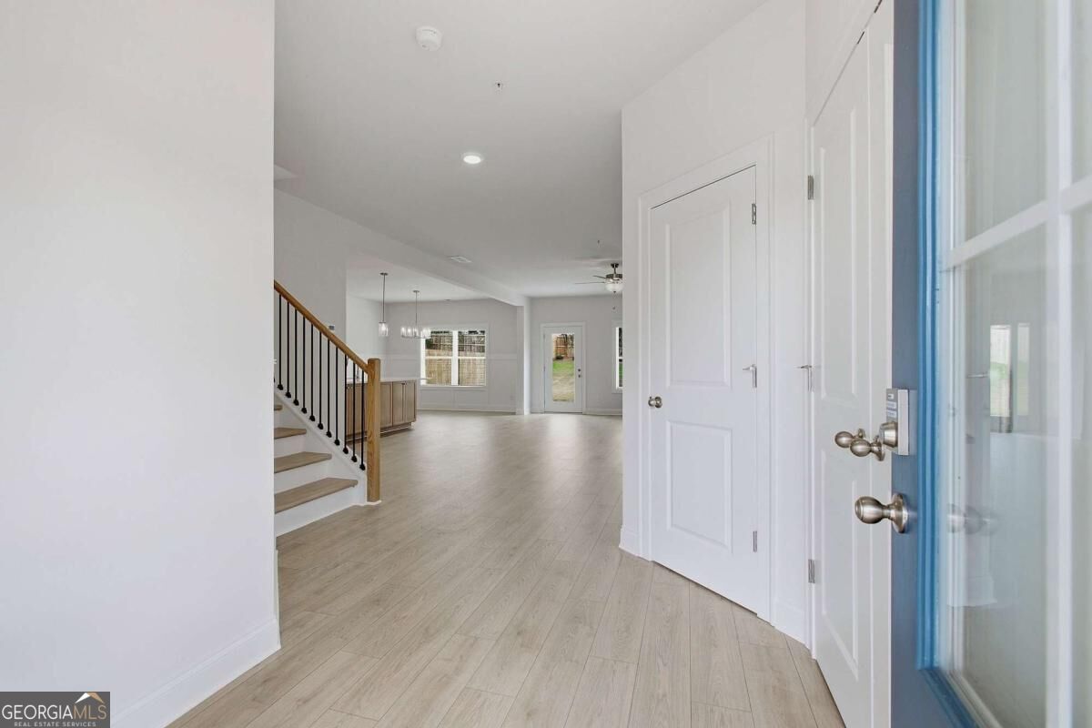 41 Aviation Road Se Property Photo 6