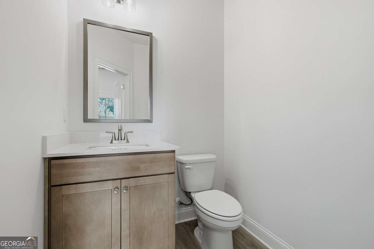 41 Aviation Road Se Property Photo 8