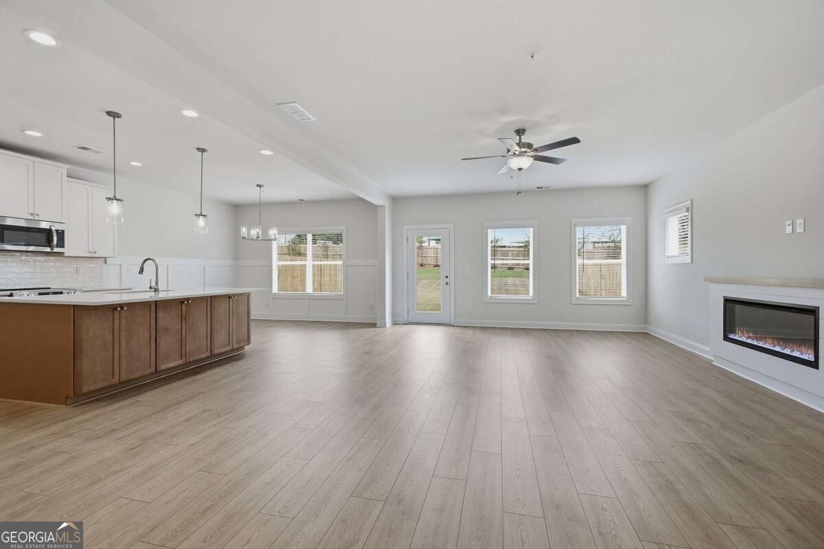 41 Aviation Road Se Property Photo 9