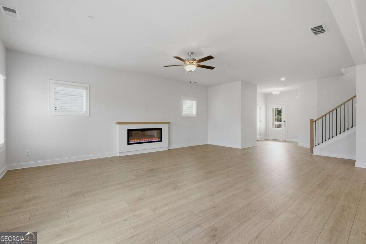 41 Aviation Road Se Property Photo 11