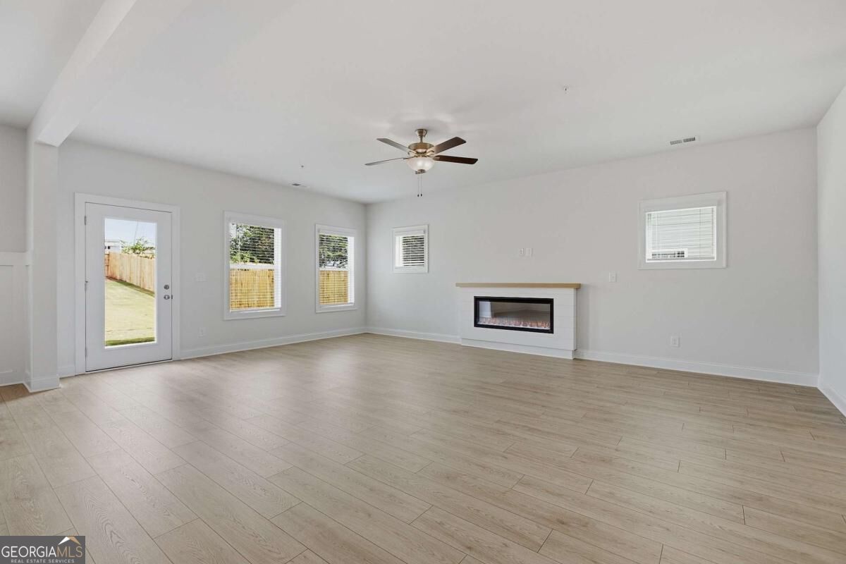 41 Aviation Road Se Property Photo 12