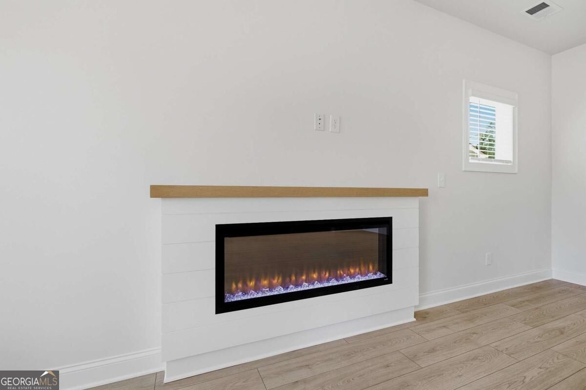 41 Aviation Road Se Property Photo 13